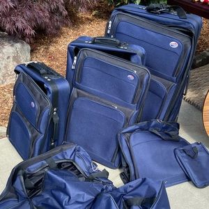 American Tourister 6 Piece Navy Blue Luggage Set
